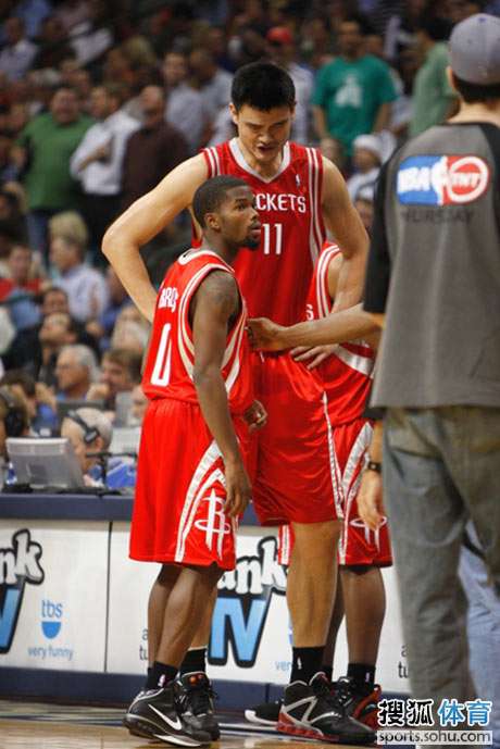 克拉克斯顿赛季第2次三双，本赛季唯二多次拿下三双的中锋（克拉克斯顿本季再拿三双，成为赛季仅两位多次三双的中锋之一）