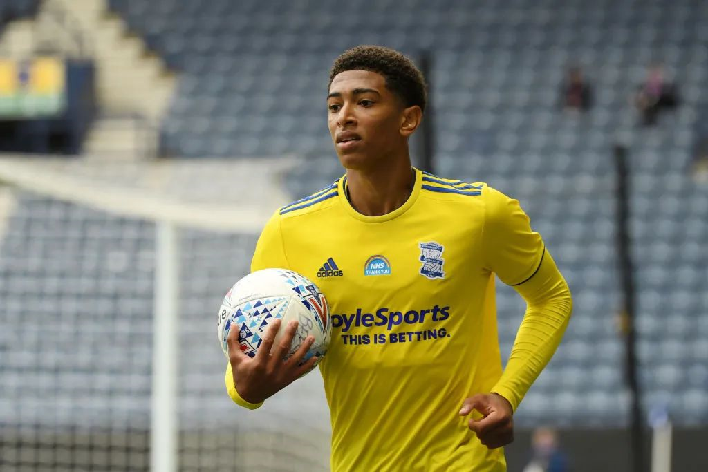 热议U16男足晋级：09三个中锋很幸福，希望终结无缘世少赛（U16男足晋级引热议：09梯队三中锋配置豪华，盼打破世少赛无缘魔咒）