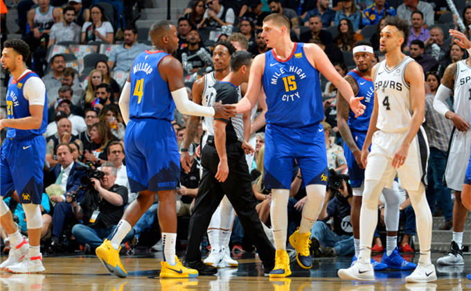 跟队记者：米兰内部否认了蒂亚戈-席尔瓦可能回归的传闻（跟队记者：米兰方面否认蒂亚戈-席尔瓦回归传闻）