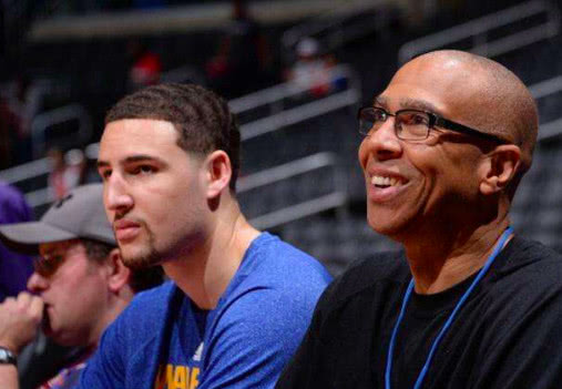 斯基拉：阿森纳正在关注铃木彩艳，有意在下个赛季引进他（斯基拉：阿森纳盯上铃木彩艳，考虑在下赛季引进）