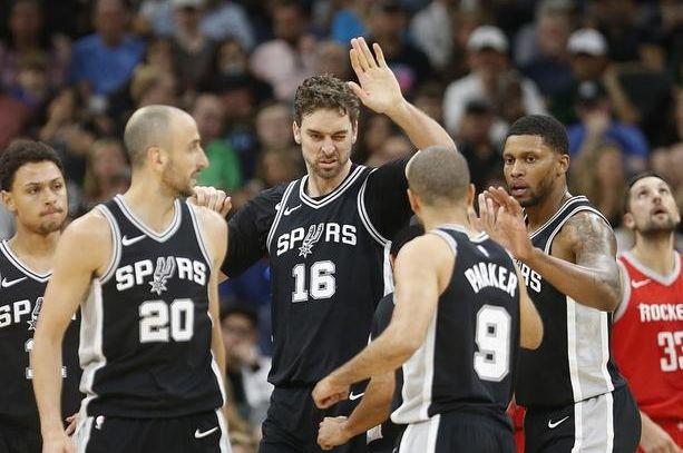 🎮布达佩斯Major：高歌猛进！FaZe2-0横扫老鼠晋级半决赛（🎮布达佩斯Major：FaZe2-0零封老鼠，强势挺进半决赛）