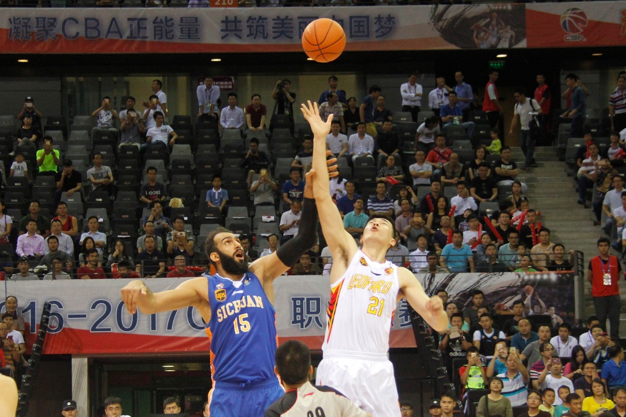 NBA每日最佳：里夫斯44分11助攻，八村塁&VJ纷纷献绝杀（NBA今日最佳：里夫斯轰下44分11助攻，八村塁与VJ相继献上绝杀）