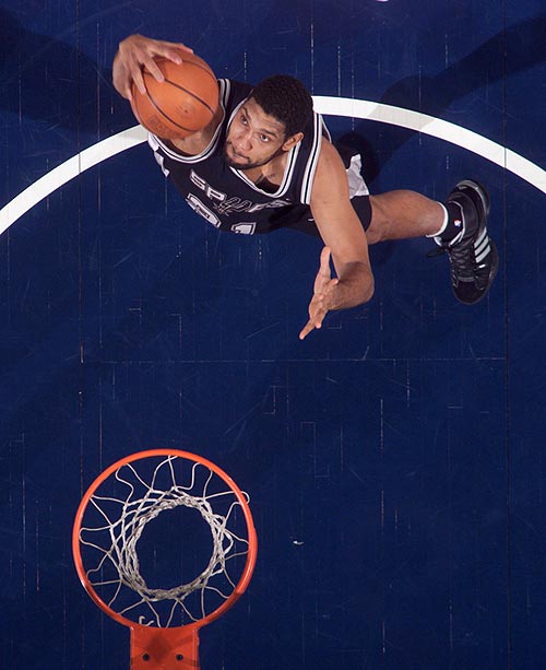 NBA焦点战：篮网客场逆转雄鹿,（NBA重头戏：篮网客场翻盘雄鹿）