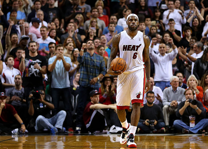 苏超终局之战即将打响，南通队vs泰州队谁能问鼎冠军？苏...（苏超决战在即：南通对阵泰州，谁将加冕冠军？）