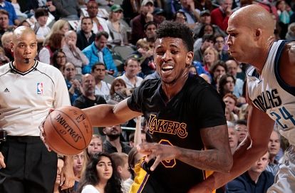 中国男子冰壶队米兰冬奥会资格赛5-2战胜菲律宾，豪取三连胜（米兰冬奥资格赛：中国男冰壶队5比2击败菲律宾，豪取三连胜）